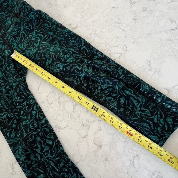 Lululemon Fast & Free Crop (19")
Thrive Viridian Green Black - Picture 4 of 9